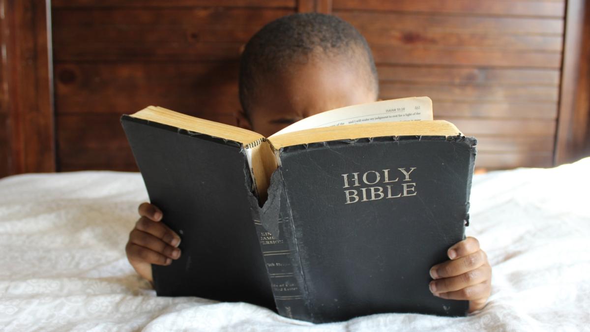a child reading the bible